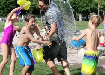 water-fight-442257_1920